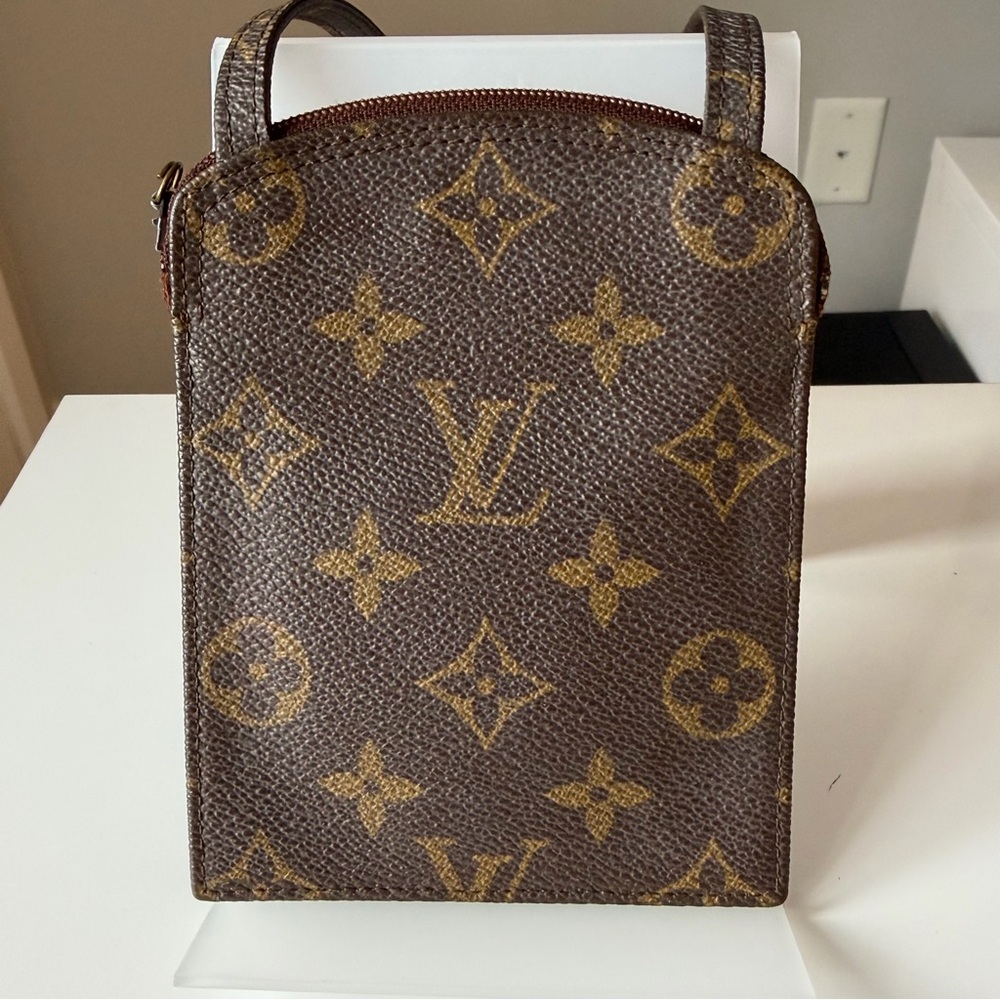 Louis Vuitton Secret Passport Holder Monogram Pochette - Picture 3 of 10